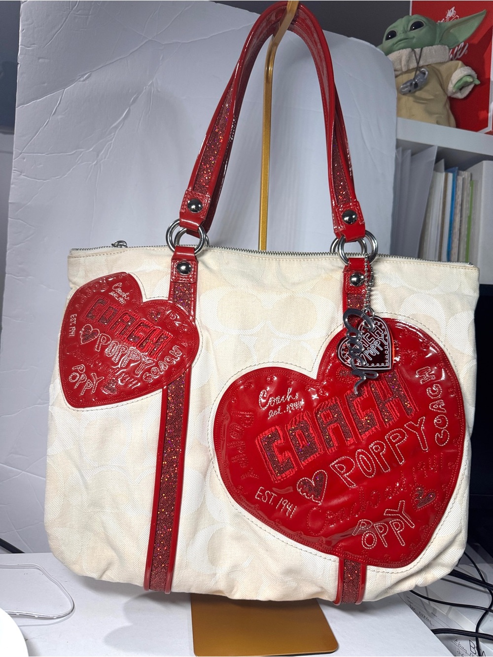Coach limited edition 14544  poppy Hearts signature hard to find tote